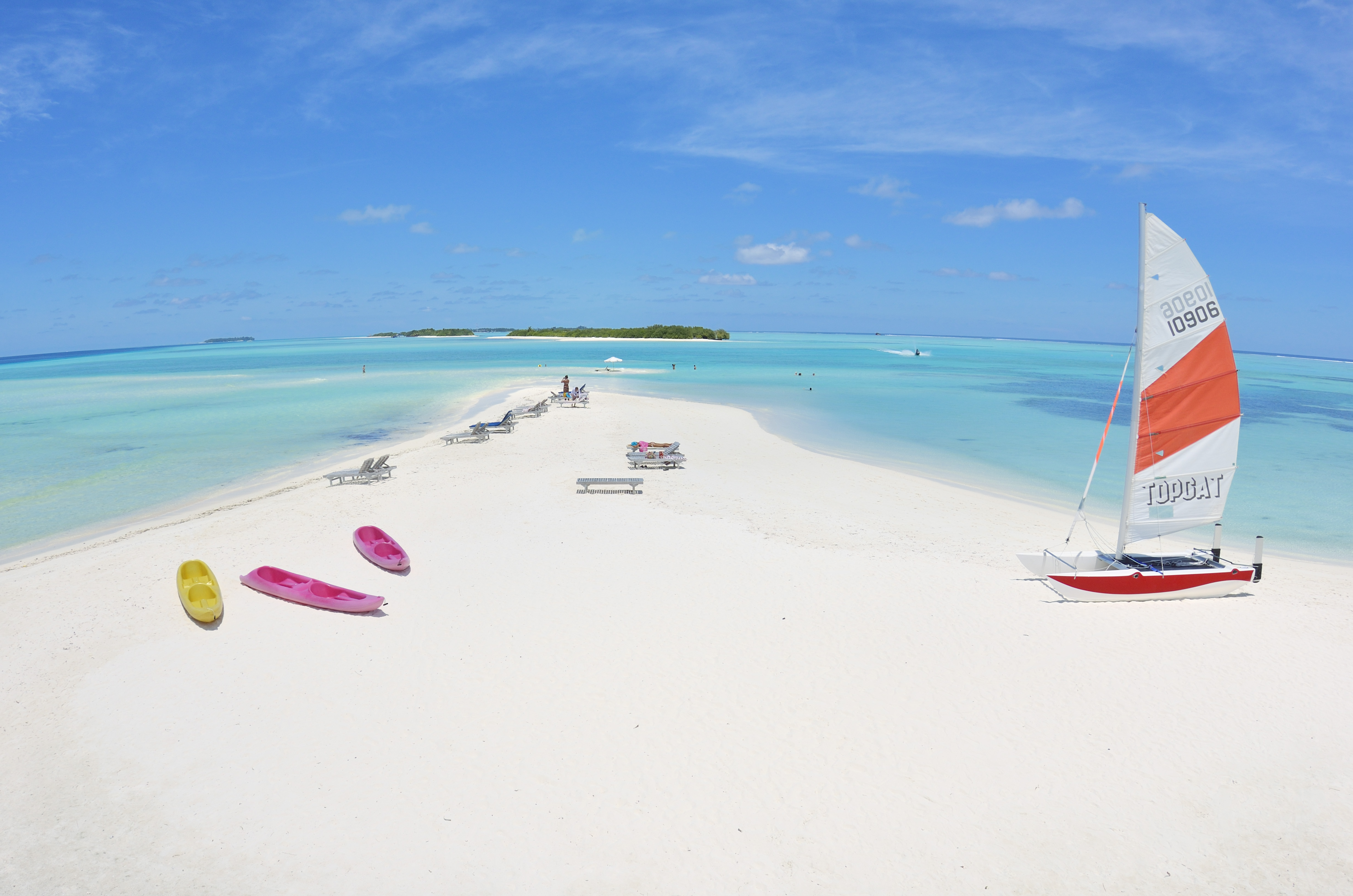 Fun island. Фан Айленд Мальдивы. Fun Island Resort Maldives. Трансфер на Мальдивах. Катер на Мальдивах трансфер.